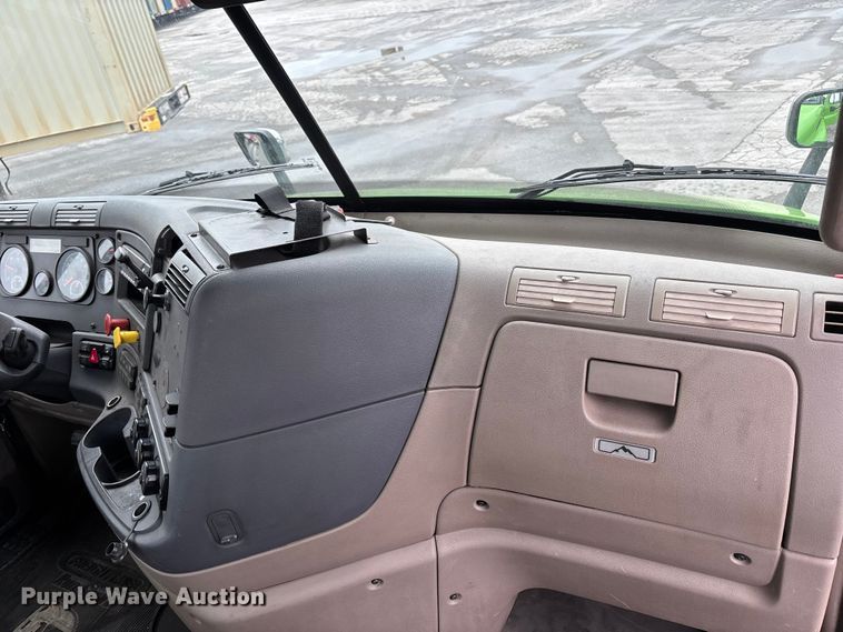 image for item FH7149 2018 Freightliner Cascadia 