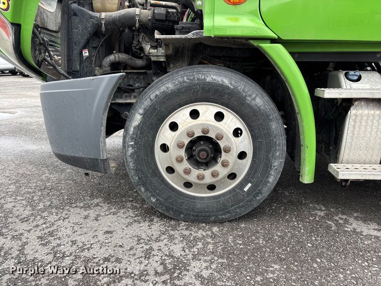 image for item FH7149 2018 Freightliner Cascadia 