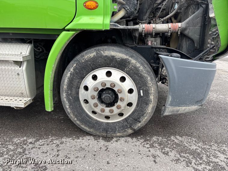 image for item FH7149 2018 Freightliner Cascadia 