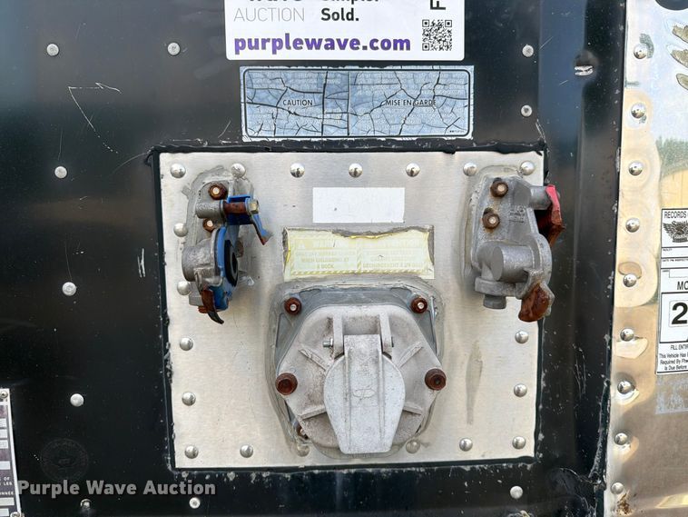 image for item FI1002 1998 Manac 94253002 dry van trailer