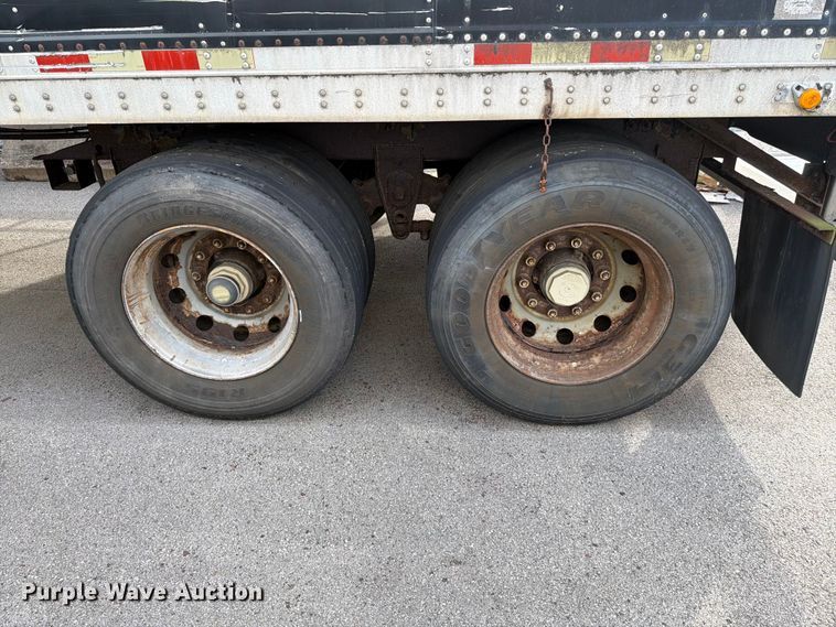 image for item FI1002 1998 Manac 94253002 dry van trailer