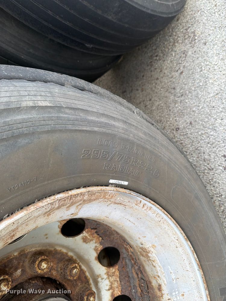 image for item FI1002 1998 Manac 94253002 dry van trailer