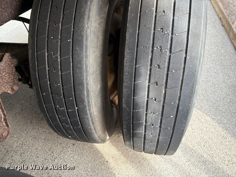 image for item FI1002 1998 Manac 94253002 dry van trailer
