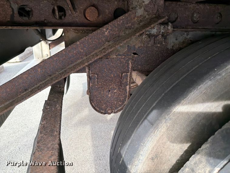 image for item FI1002 1998 Manac 94253002 dry van trailer