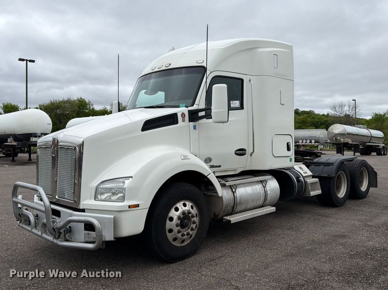 image for item FK0175 2016 Kenworth T880 semi truck