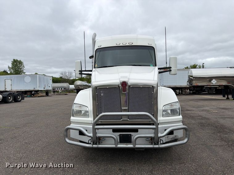 image for item FK0175 2016 Kenworth T880 semi truck