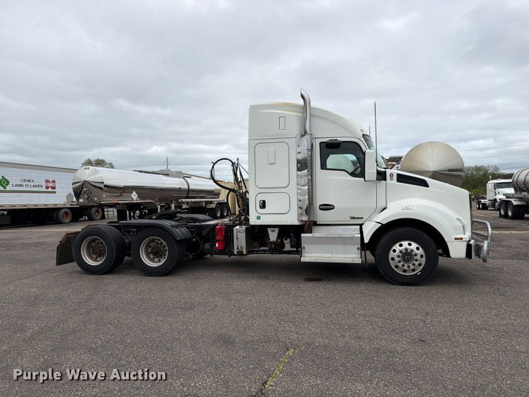 image for item FK0175 2016 Kenworth T880 semi truck
