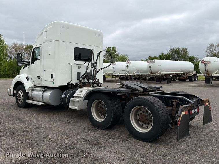 image for item FK0175 2016 Kenworth T880 semi truck