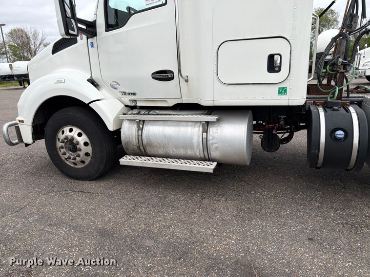 image for item FK0175 2016 Kenworth T880 semi truck