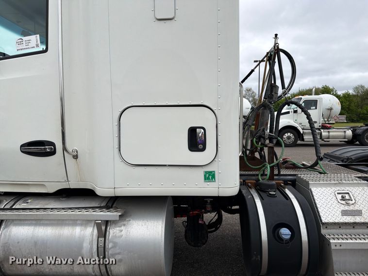image for item FK0175 2016 Kenworth T880 semi truck