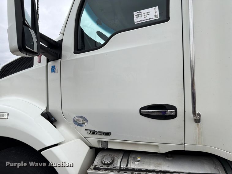 image for item FK0175 2016 Kenworth T880 semi truck