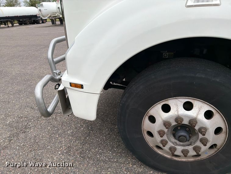 image for item FK0175 2016 Kenworth T880 semi truck
