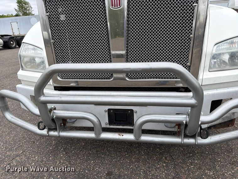 image for item FK0175 2016 Kenworth T880 semi truck