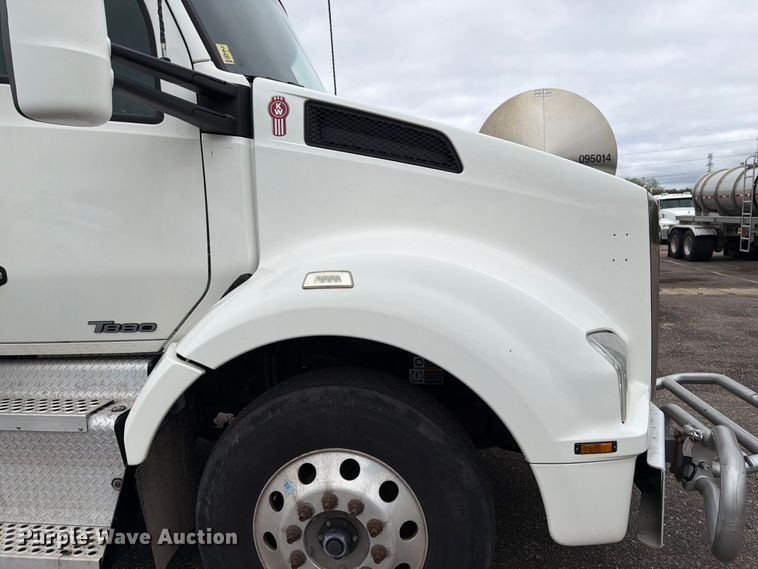 image for item FK0175 2016 Kenworth T880 semi truck
