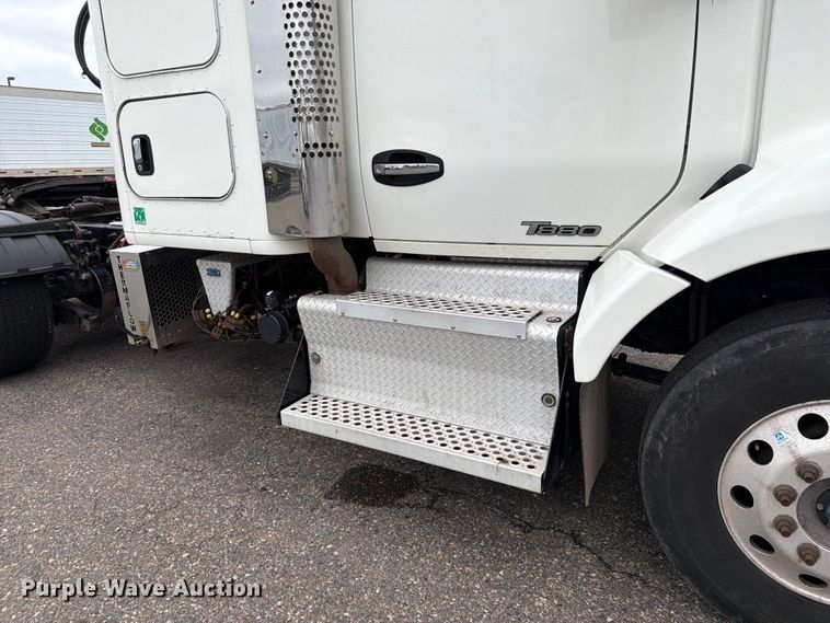 image for item FK0175 2016 Kenworth T880 semi truck