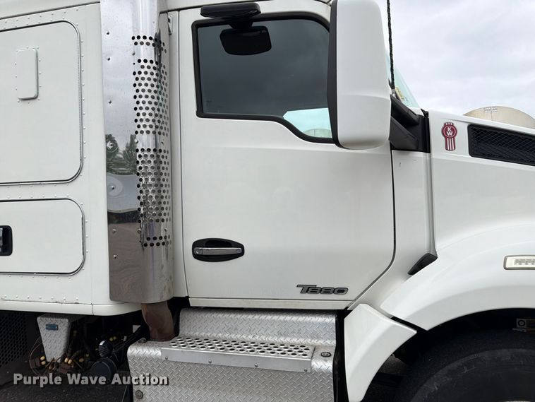 image for item FK0175 2016 Kenworth T880 semi truck
