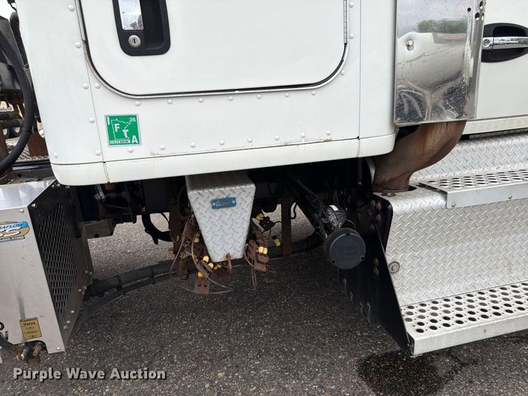 image for item FK0175 2016 Kenworth T880 semi truck