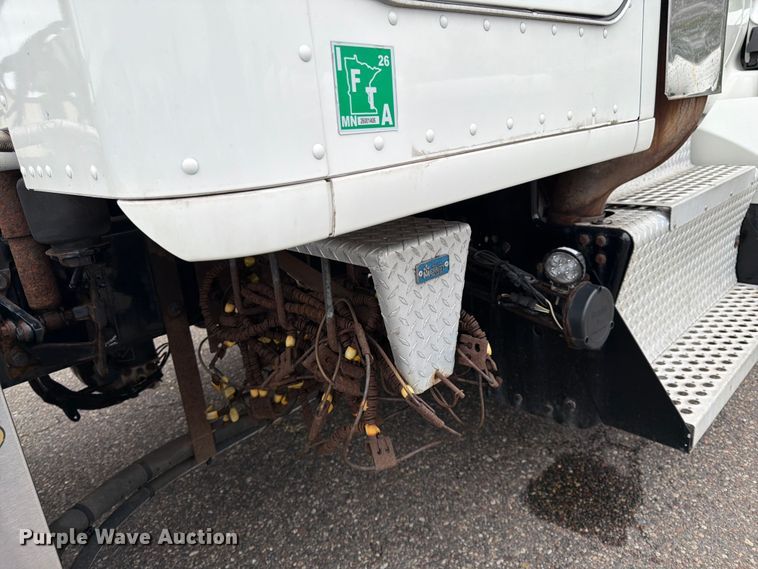 image for item FK0175 2016 Kenworth T880 semi truck