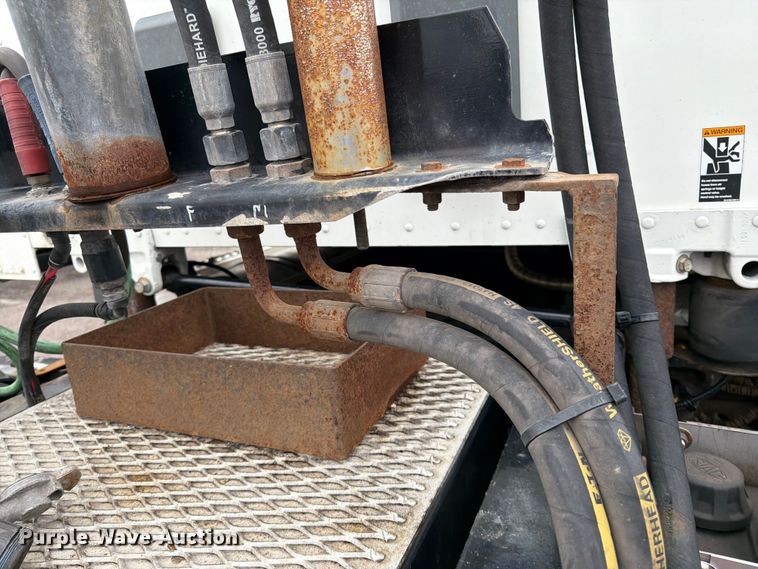 image for item FK0175 2016 Kenworth T880 semi truck