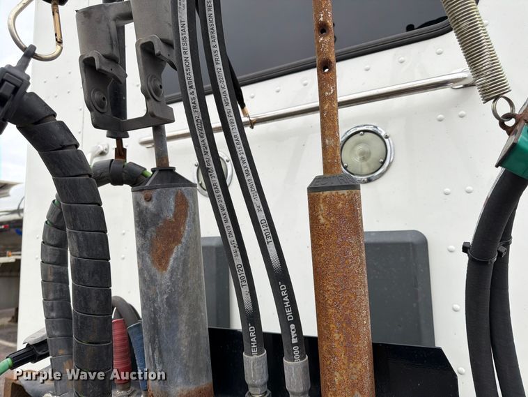 image for item FK0175 2016 Kenworth T880 semi truck