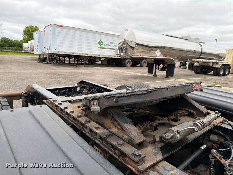 image for item FK0175 2016 Kenworth T880 semi truck