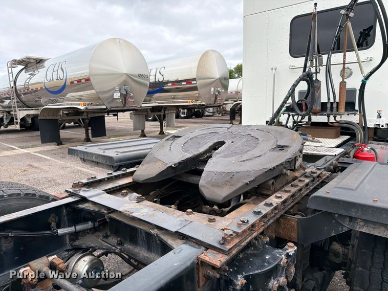 image for item FK0175 2016 Kenworth T880 semi truck