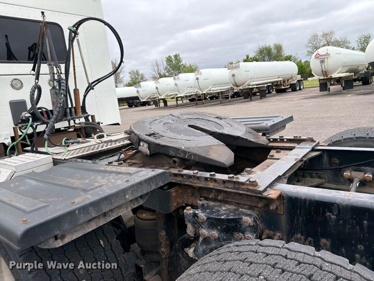 image for item FK0175 2016 Kenworth T880 semi truck