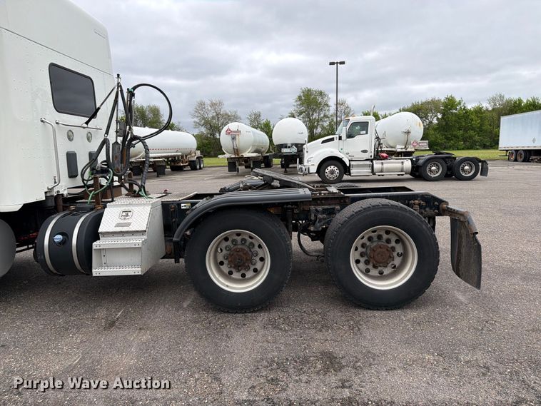 image for item FK0175 2016 Kenworth T880 semi truck
