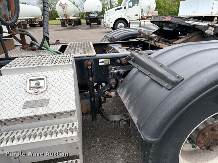 image for item FK0175 2016 Kenworth T880 semi truck