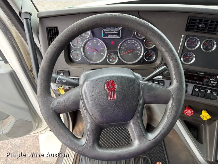 image for item FK0175 2016 Kenworth T880 semi truck