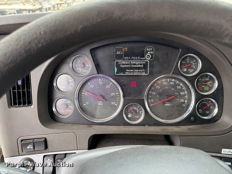 image for item FK0175 2016 Kenworth T880 semi truck