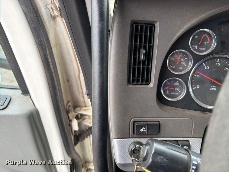 image for item FK0175 2016 Kenworth T880 semi truck