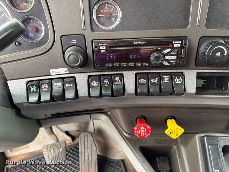 image for item FK0175 2016 Kenworth T880 semi truck