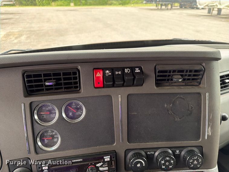 image for item FK0175 2016 Kenworth T880 semi truck