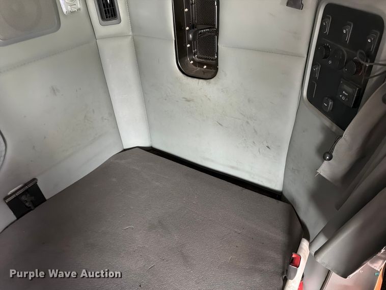 image for item FK0175 2016 Kenworth T880 semi truck