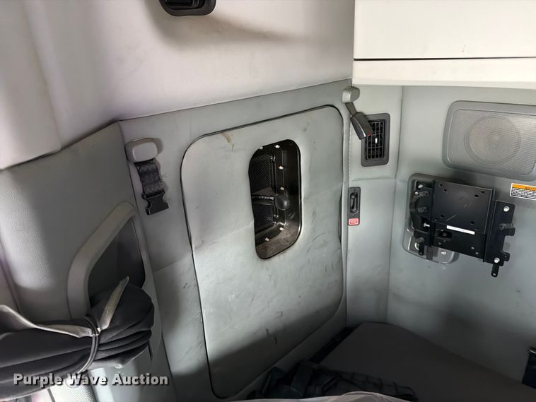 image for item FK0175 2016 Kenworth T880 semi truck