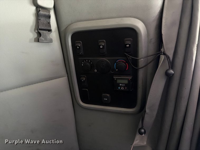 image for item FK0175 2016 Kenworth T880 semi truck