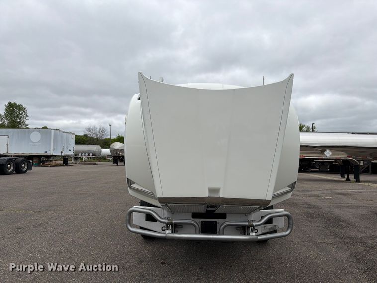 image for item FK0175 2016 Kenworth T880 semi truck
