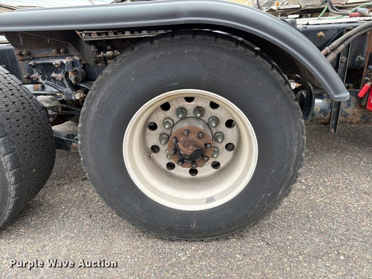 image for item FK0175 2016 Kenworth T880 semi truck