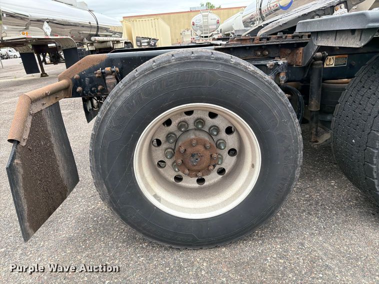 image for item FK0175 2016 Kenworth T880 semi truck
