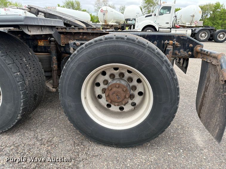 image for item FK0175 2016 Kenworth T880 semi truck
