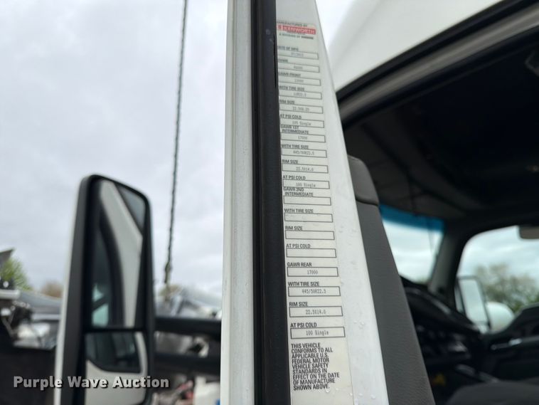 image for item FK0175 2016 Kenworth T880 semi truck