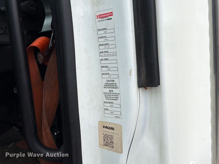 image for item FK0175 2016 Kenworth T880 semi truck