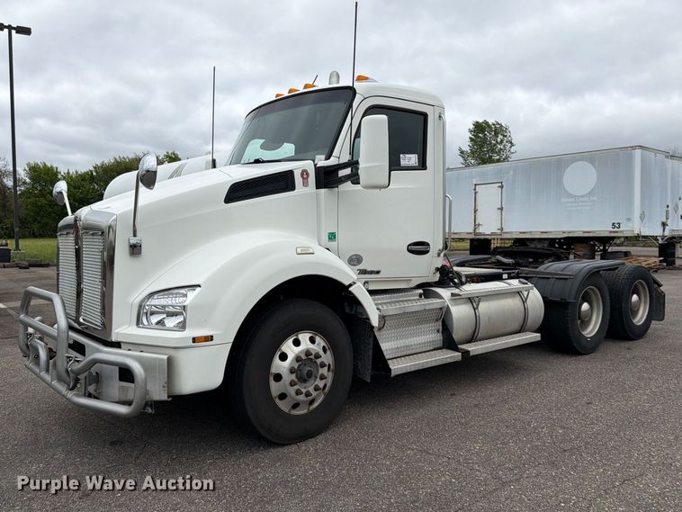 image for item FK0176 2016 Kenworth T880 semi truck