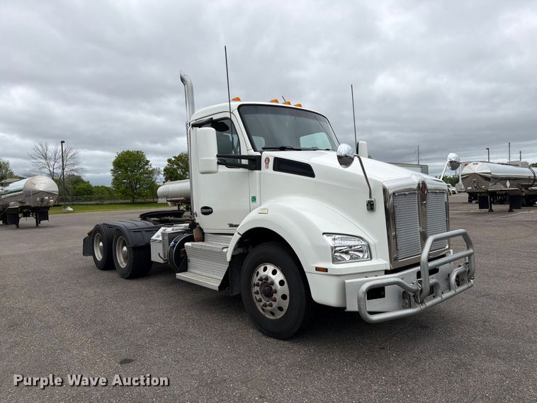 image for item FK0176 2016 Kenworth T880 semi truck