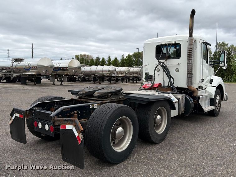 image for item FK0176 2016 Kenworth T880 semi truck