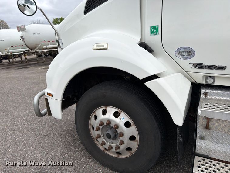 image for item FK0176 2016 Kenworth T880 semi truck