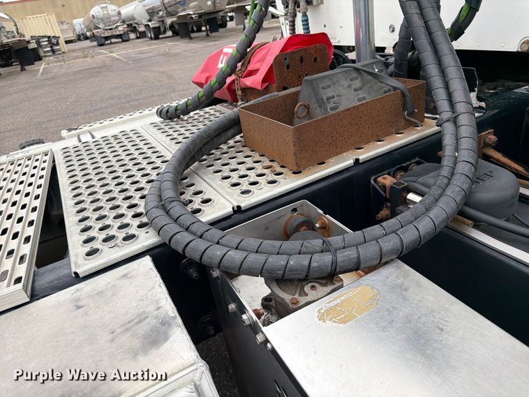 image for item FK0176 2016 Kenworth T880 semi truck