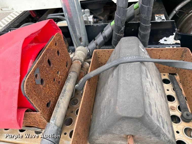 image for item FK0176 2016 Kenworth T880 semi truck