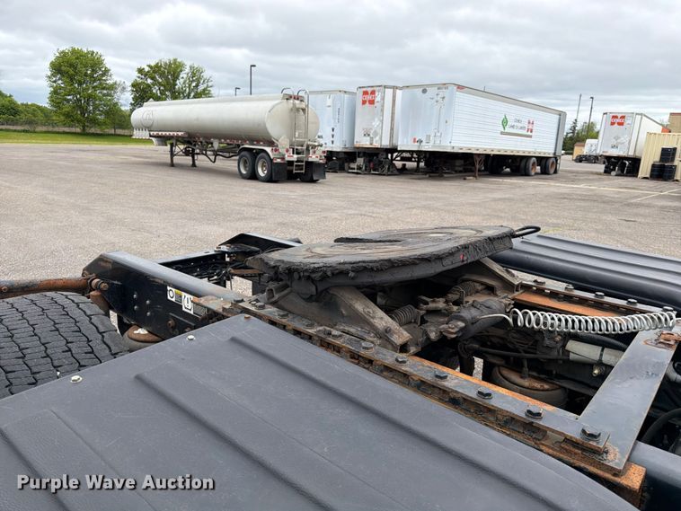 image for item FK0176 2016 Kenworth T880 semi truck
